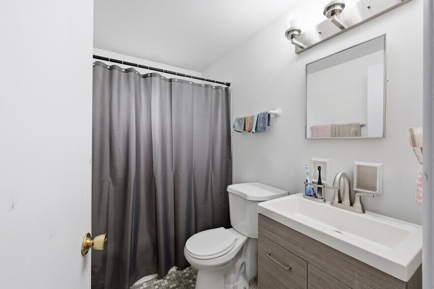 More Photos Of 5780 N Meadows Blvd, Columbus Apartments For Sale