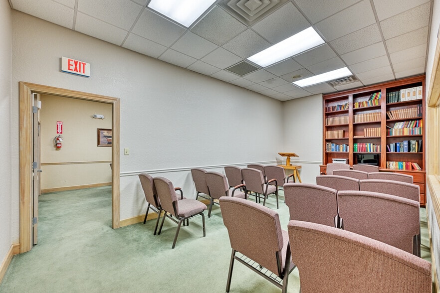 More Photos Of 5135 College St, Jacksonville Religious Facility For Sale