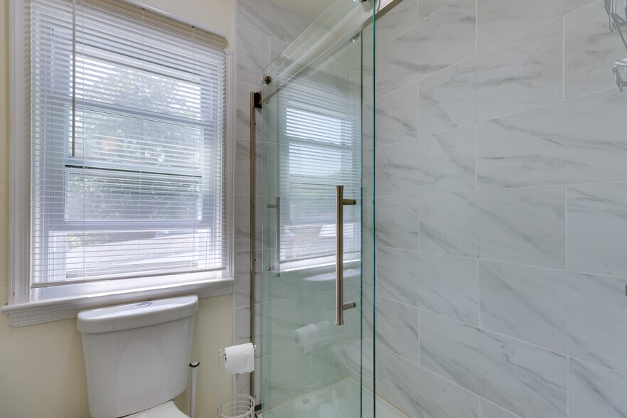 More Photos Of 1053 Washington St, Harpers Ferry Hospitality For Sale