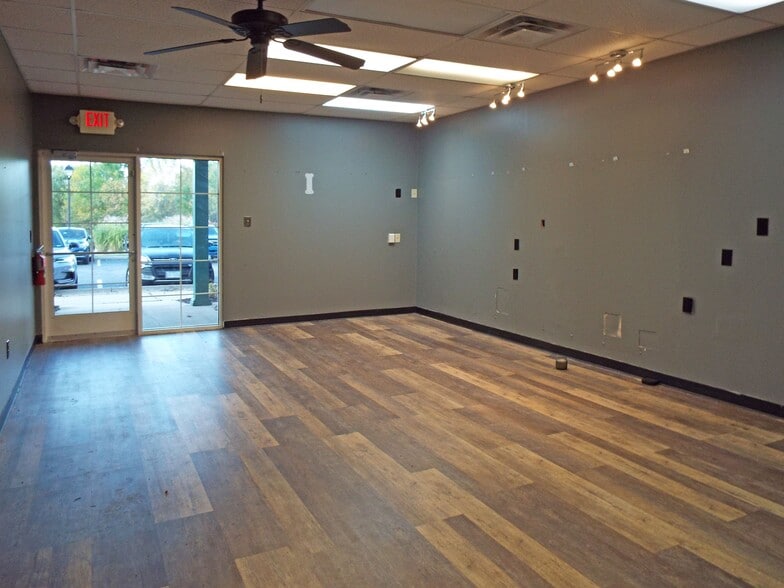 More Photos Of 29715 Pettibone Rd, Solon Storefront Retail Office For Lease