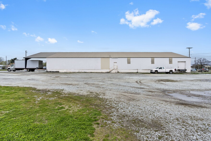 More Photos Of 721 N 2nd St, Rogers General Retail For Lease