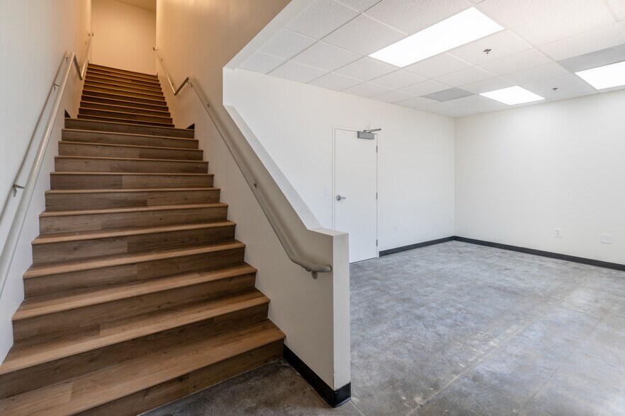 More Photos Of 14801 Able Ln, Huntington Beach Warehouse For Lease