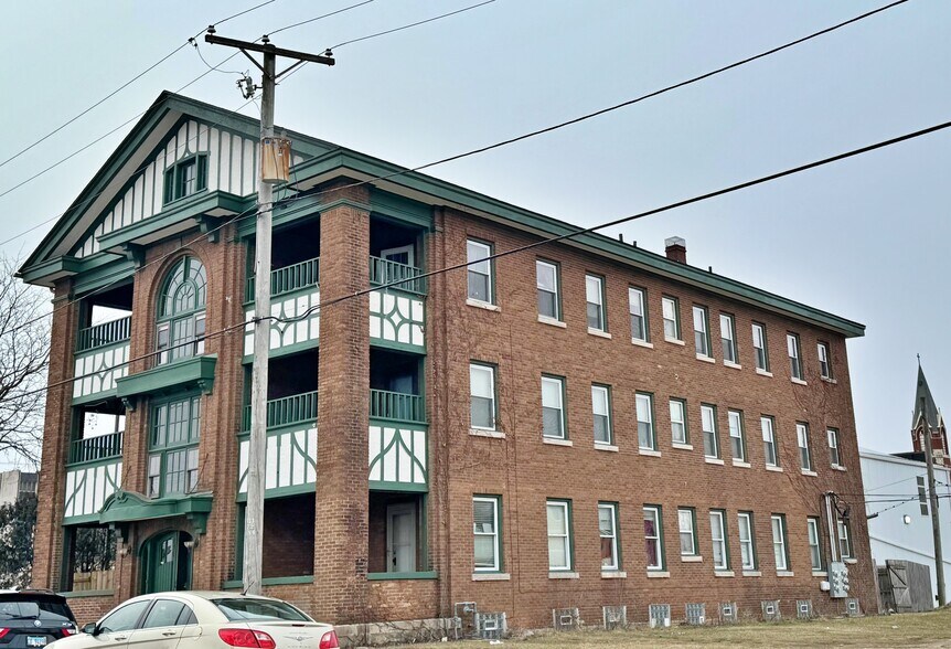 Primary Photo Of 610 Mulberry St, Rockford Apartments For Sale