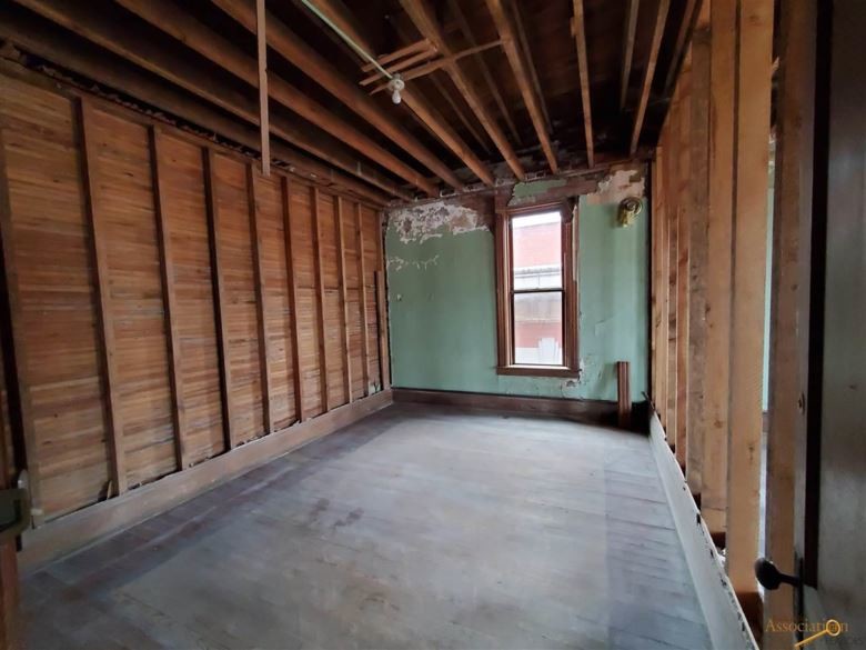 More Photos Of 305 W Main St, Lead Restaurant For Sale