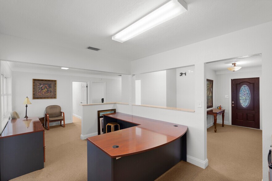 More Photos Of 2672 66th St N, Saint Petersburg Medical For Sale