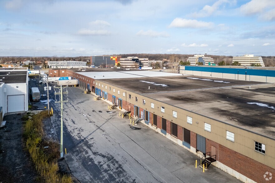 More Photos Of 1480-1550 Rte Transcanadienne, Dorval Manufacturing For Lease