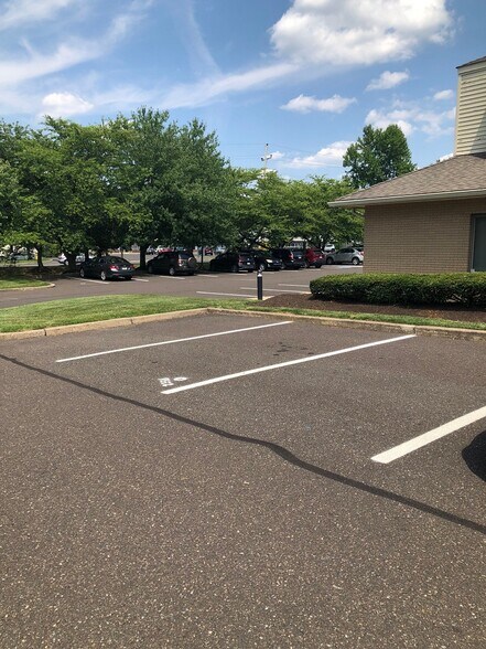 More Photos Of 333 N Oxford Valley Rd, Fairless Hills Medical For Lease