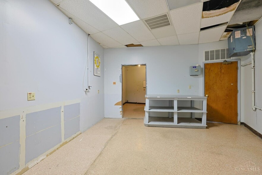 More Photos Of 2108 Central Pky, Cincinnati Loft Creative Space For Sale