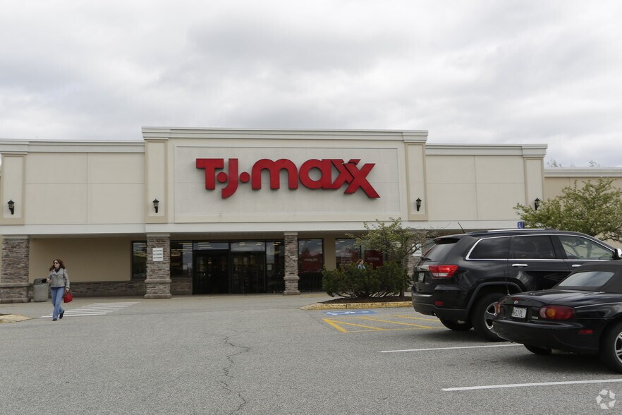 More Photos Of 415 Philbrook Ave, South Portland General Retail For Lease
