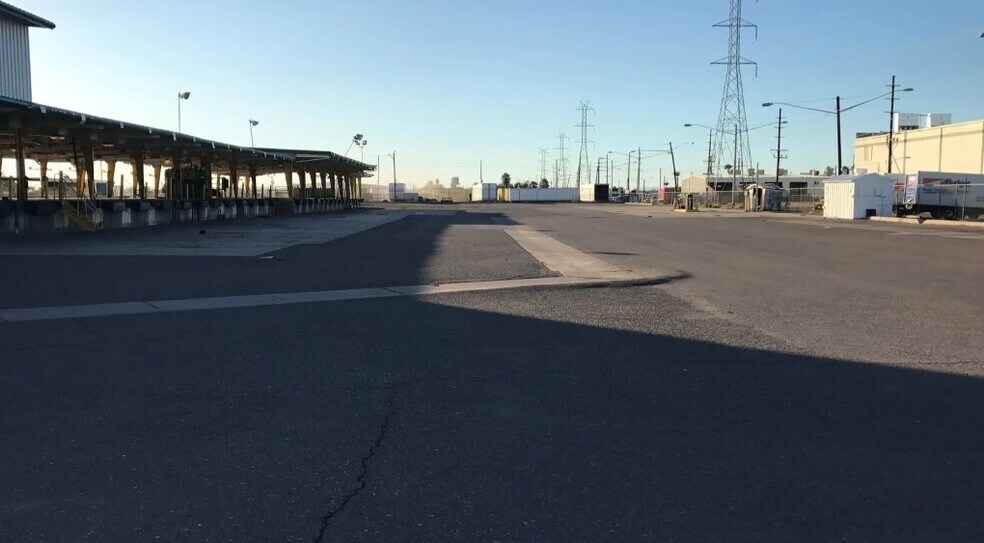More Photos Of 830 S 25th Ave, Phoenix Truck Terminal For Lease