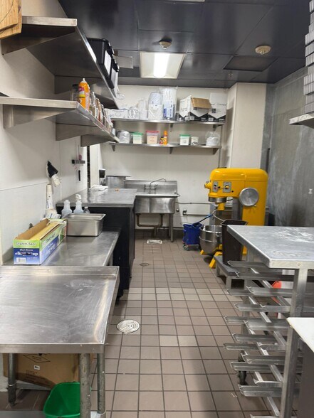 More Photos Of 61 S Fair Oaks Ave, Pasadena Restaurant For Lease