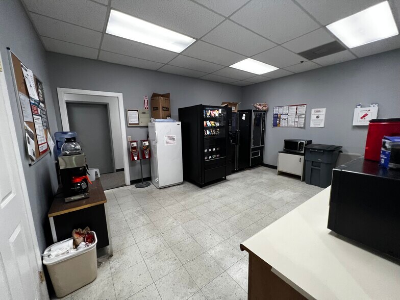 More Photos Of 201 Whitsett Rd, Nashville Warehouse For Lease