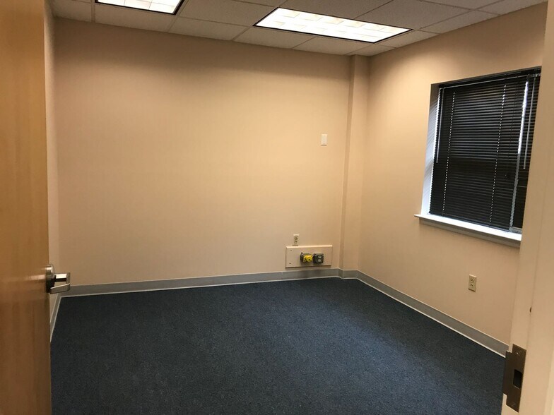 More Photos Of 254 Bridge St, Metuchen Medical For Lease