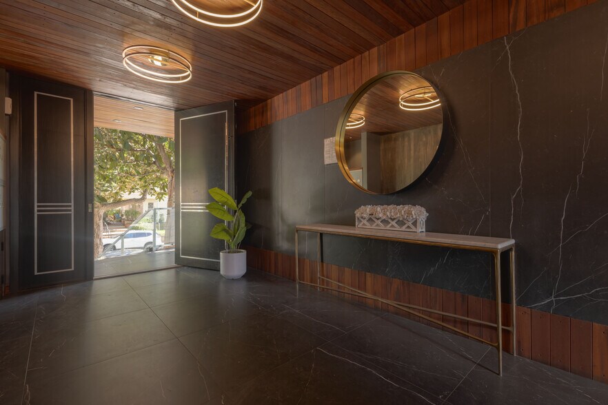 More Photos Of 1267 N Laurel Ave, West Hollywood Apartments For Sale