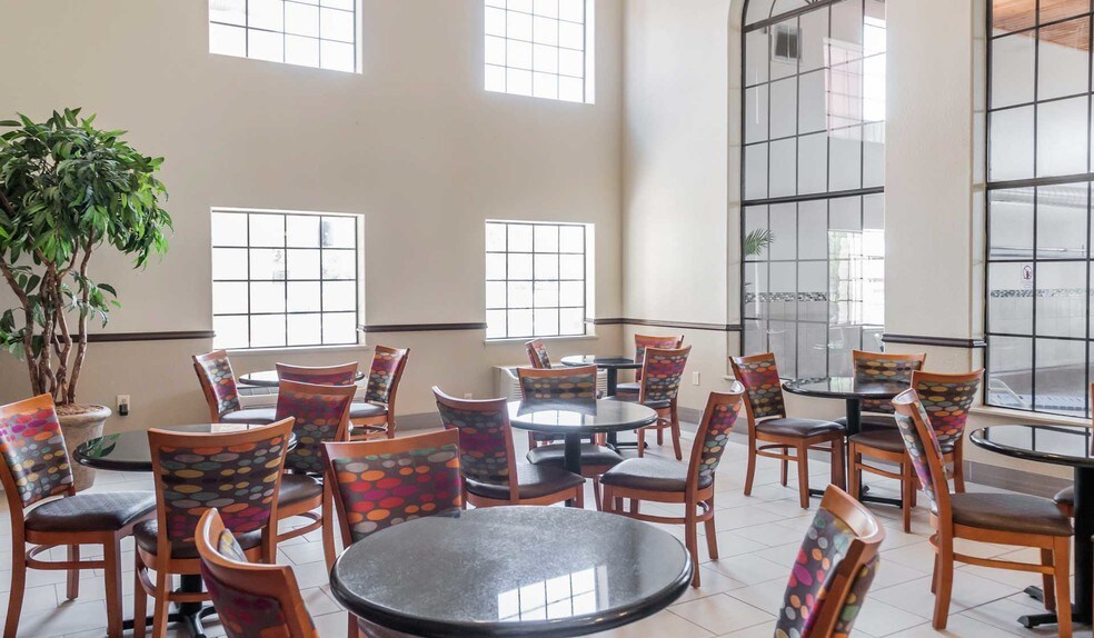 More Photos Of 6100 Iliff Rd NW, Albuquerque Hotel For Sale