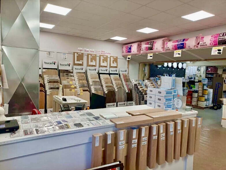 More Photos Of 965 Old Glass rd, Wallaceburg General Retail For Sale