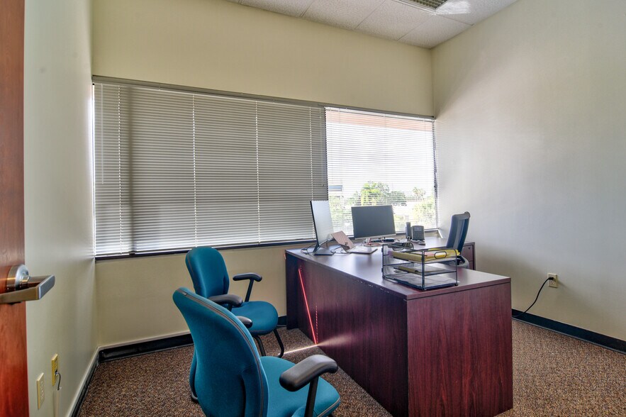 More Photos Of 1150 Cleveland St, Clearwater Office For Lease