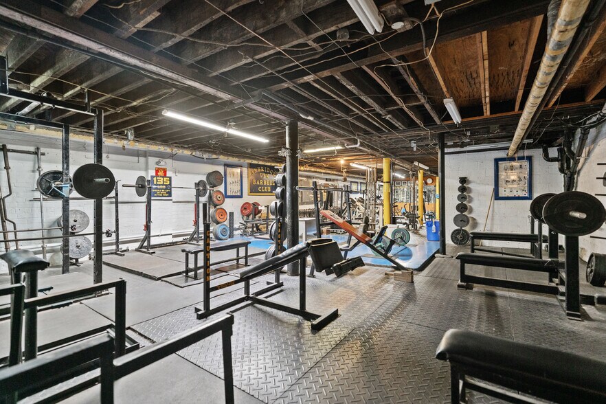 More Photos Of 1098 Duss Ave, Ambridge Restaurant For Sale