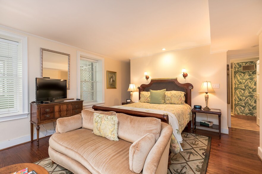 More Photos Of 117 Broad St, Charleston Hotel For Sale