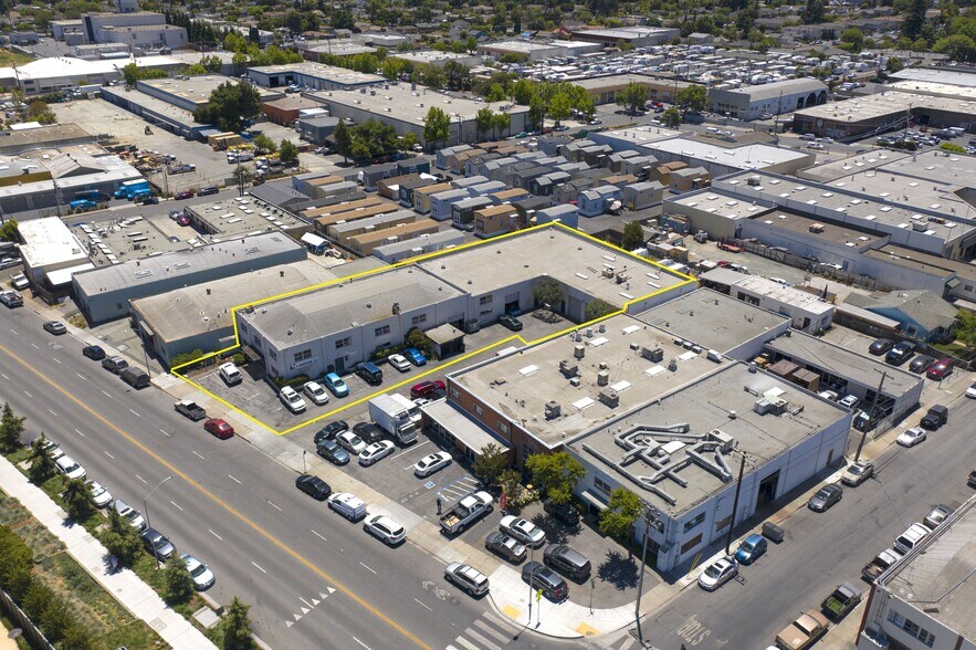 More Photos Of 2840 Bay Rd, Redwood City Warehouse For Sale