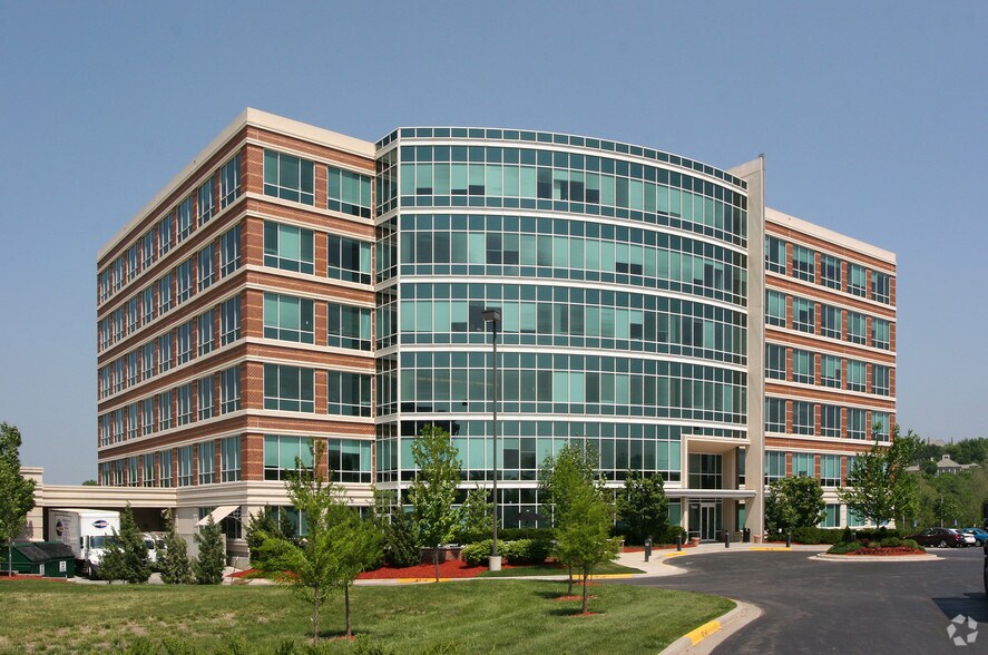 More Photos Of 11400 Tomahawk Creek Pky, Leawood Office For Lease