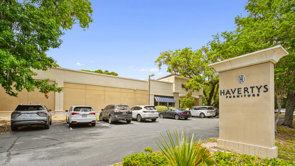 More Photos Of 2 Buckingham Plantation Dr, Bluffton Freestanding For Sale