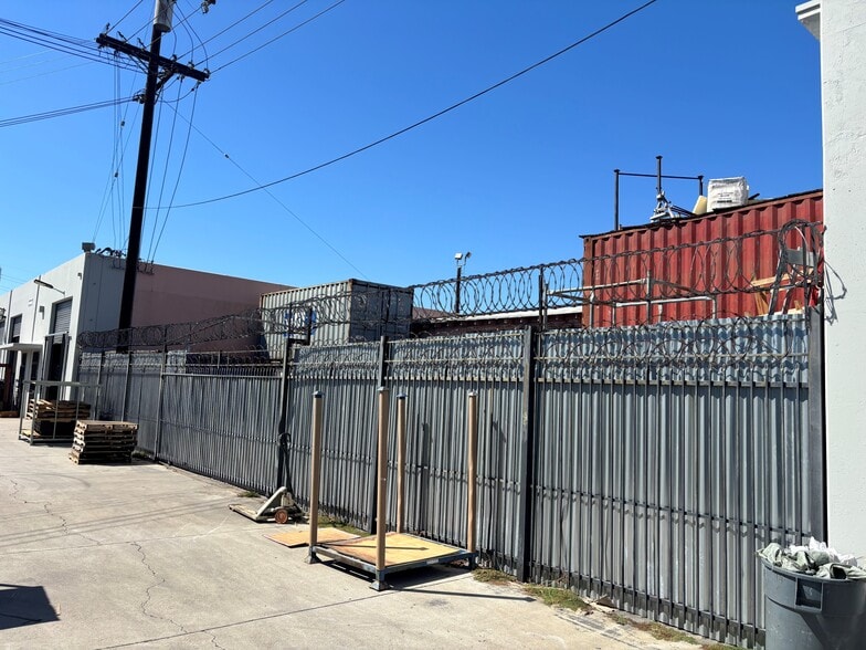 More Photos Of 5981 Maywood Ave, Huntington Park Warehouse For Lease
