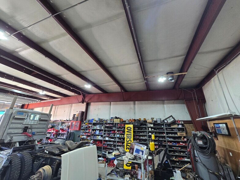 More Photos Of 2121 Commerce St, Aberdeen Industrial For Sale