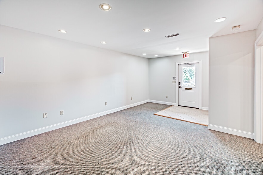 More Photos Of 5201-5215 W Woodmill Dr, Wilmington Medical For Sale
