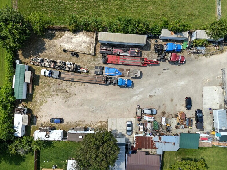 More Photos Of 501 S Main St, Highlands Freestanding For Sale