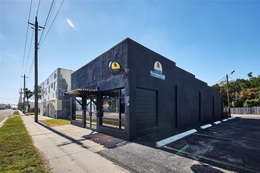 More Photos Of 1834 14th St, Bradenton Freestanding For Sale