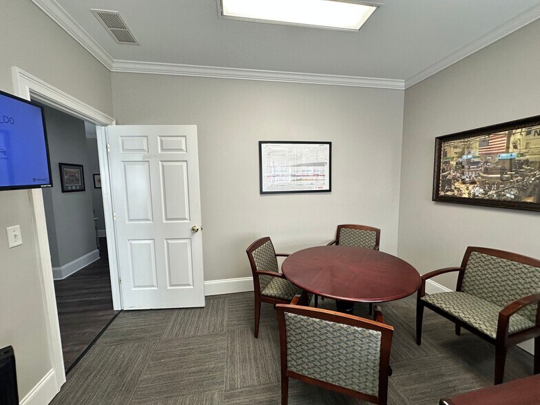 More Photos Of 327 Dahlonega Rd, Cumming Office For Lease