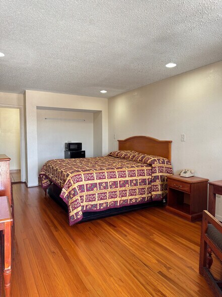 More Photos Of 990 Avenue K, Marrero Hotel For Sale