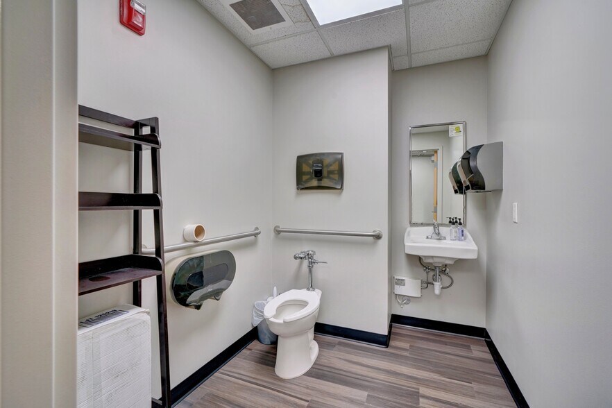 More Photos Of 2371 Wilroy Rd, Suffolk Flex For Sale