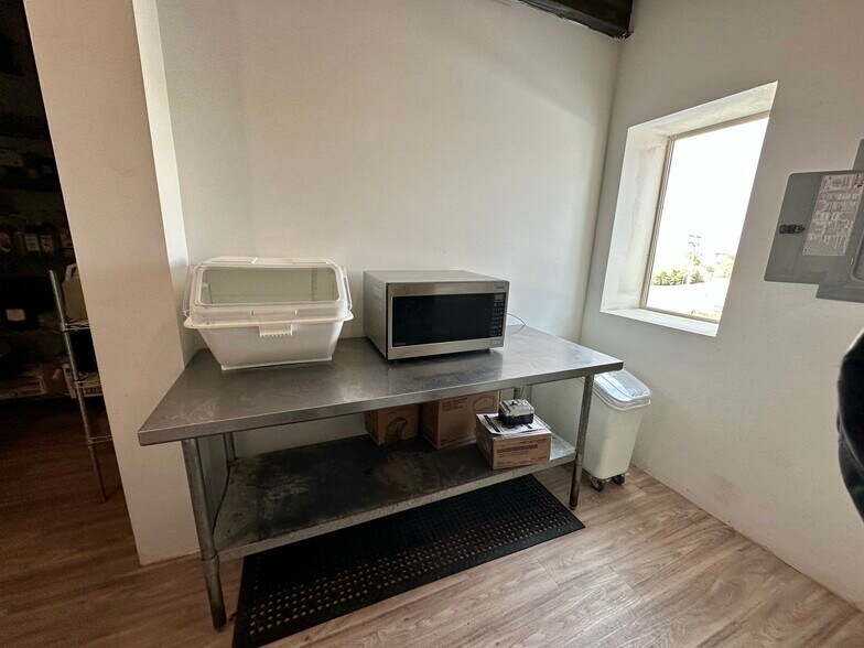 More Photos Of 231 E Main St, Trinidad Bar For Sale