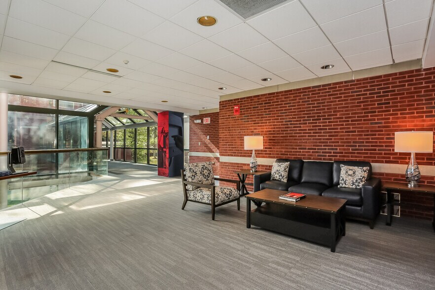 More Photos Of 125 Powder Forest Dr, Simsbury Office For Sale