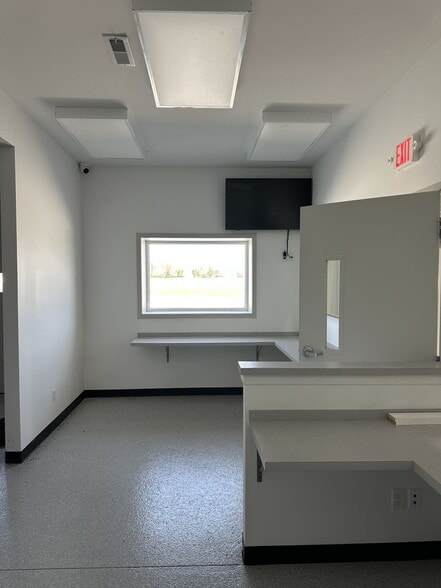 More Photos Of 16001 Boyle Lane, Evansville Warehouse For Lease