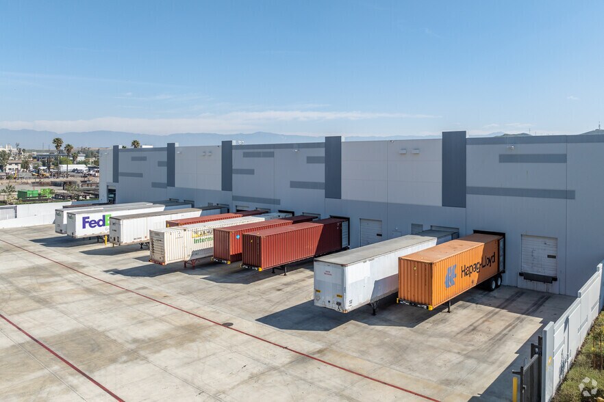 More Photos Of 3990 S Riverside Ave, Rialto Warehouse For Lease