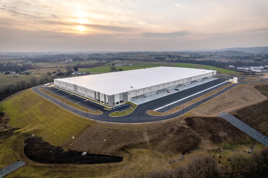 More Photos Of 200 Central Blvd, Myerstown Warehouse For Lease