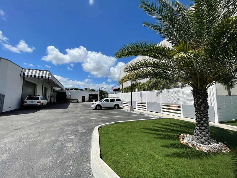 More Photos Of 12355 NE 13th Ave, North Miami Flex For Lease