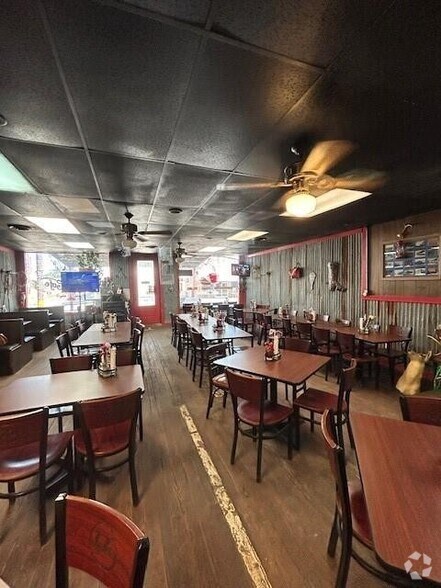 More Photos Of 107 N Kent St, Gorman Storefront Retail Residential For Sale