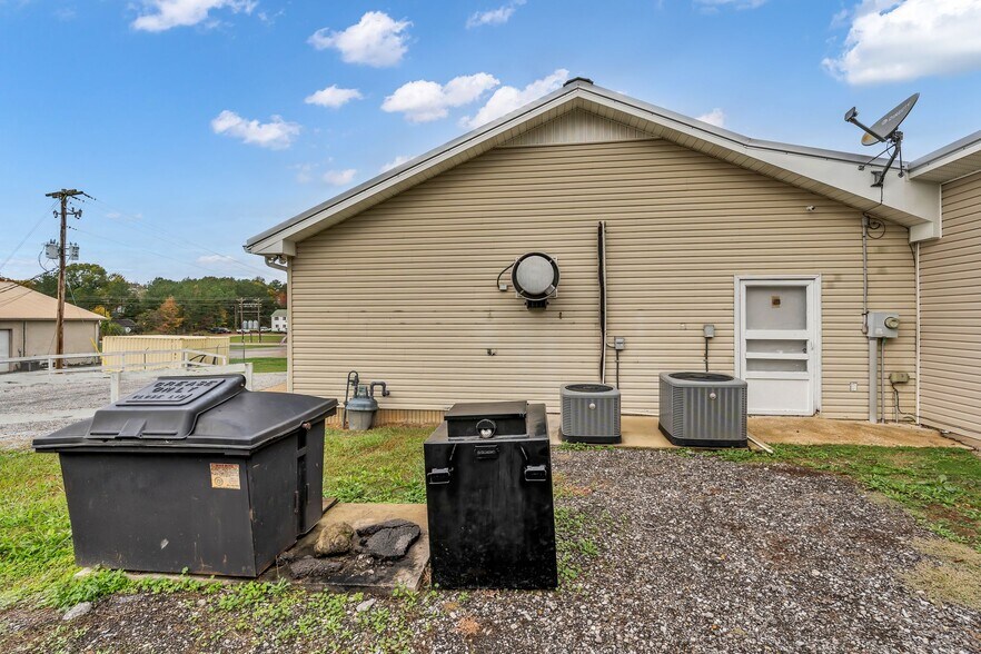 More Photos Of 4842 Highway 100, Lyles Restaurant For Lease