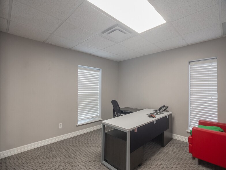 More Photos Of 6001 Nw Expressway, Oklahoma City Office For Sale