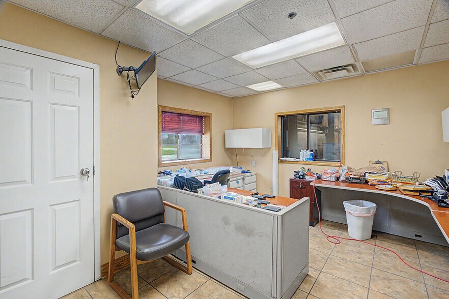 More Photos Of 288 Premium Dr, Central City Manufacturing For Sale