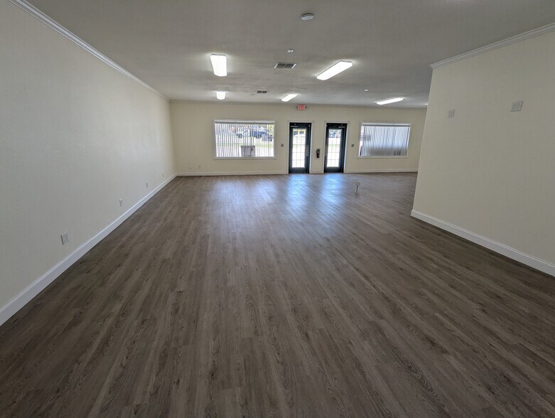 More Photos Of 10901 SE US Highway 441, Belleview Storefront Retail Office For Lease