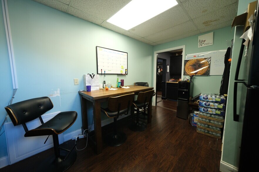 More Photos Of 506-512 Main St, Warren Storefront Retail Residential For Lease