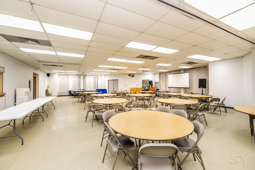 More Photos Of 1437 Oakton St, Park Ridge Specialty For Sale