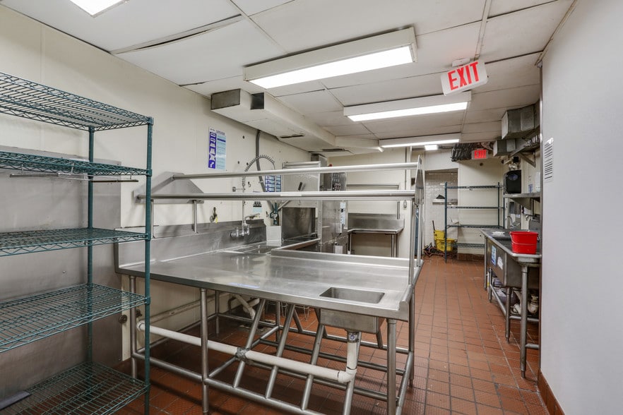 More Photos Of 3226 Magazine St, New Orleans Restaurant For Sale