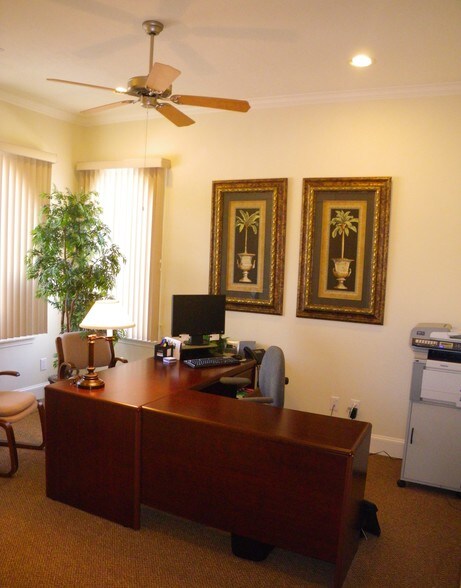 More Photos Of 13644 Breton Ridge St, Houston Medical For Sale