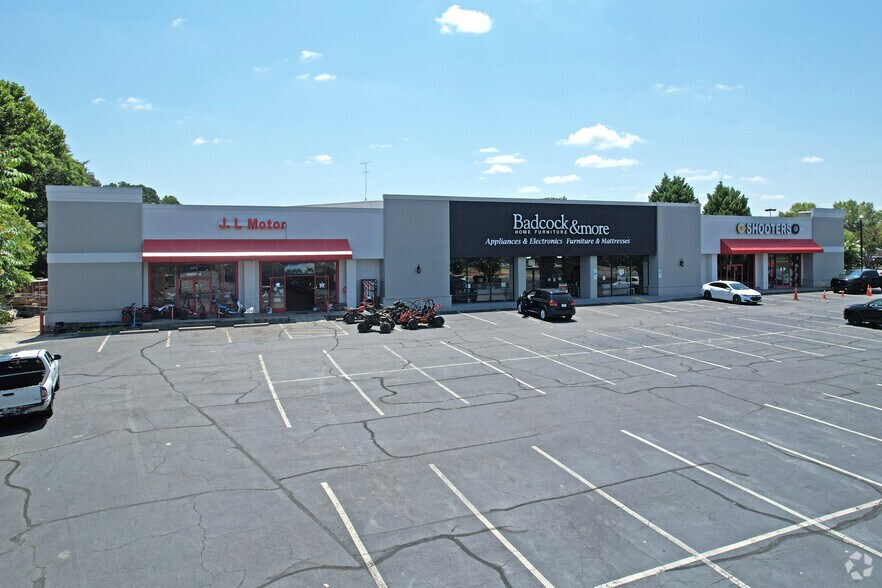 More Photos Of 3407 W Gate City Blvd, Greensboro Freestanding For Lease